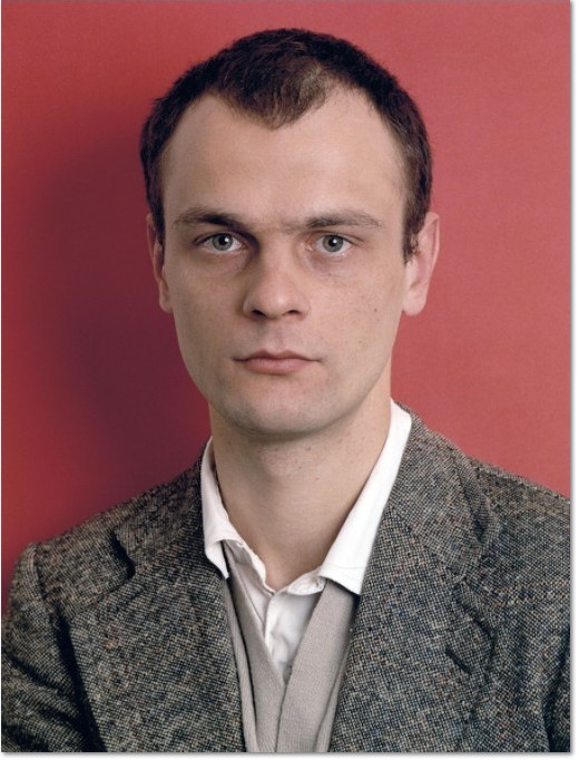 Thomas Ruff: ''Bernd Jünger, May 1985' , C-Print, handsigniert und nummeriert en verso, Bildformat: 24 x 18 cm.