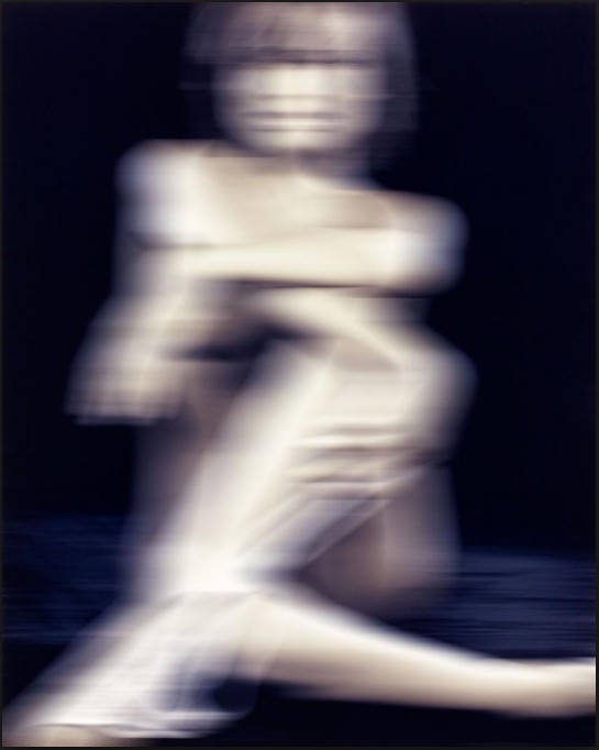 Thomas Ruff: "Nudes kn 30", 2000, Farbfotografie, verso signiert, datiert und nummeriert. lim. Auflage 100 Exemplare, Format: 52 x 41,9 cm / 60 x 49,8 cm