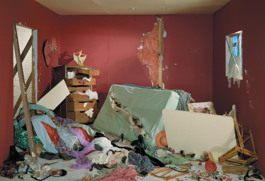 Jeff Wall: The Destroyed Room (1978), Transparency in lightbox 159 x 234 cm, National Gallery of Canada, Ottawa.© The artist
