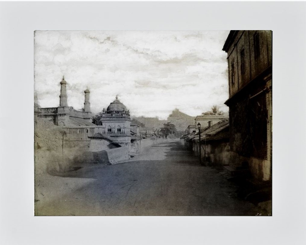 Thomas Ruff, Tripe 17 (Trichinopoly. Street view, the rock in the distance)