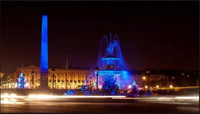 Yves Klein Hommage Illumination de l'Obélisque de la Place de la Concorde, Paris – 2006