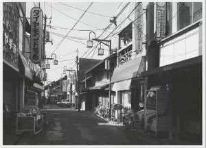 Thomas Struth: 'Tokyo', 2010, C- print, handsigniert, datiert, betitelt und nummeriert von Thomas Struth en verso, limitierte Auflage 200 Exemplare, Format: 18 x 12.8 cm /7.1 x 5 inches