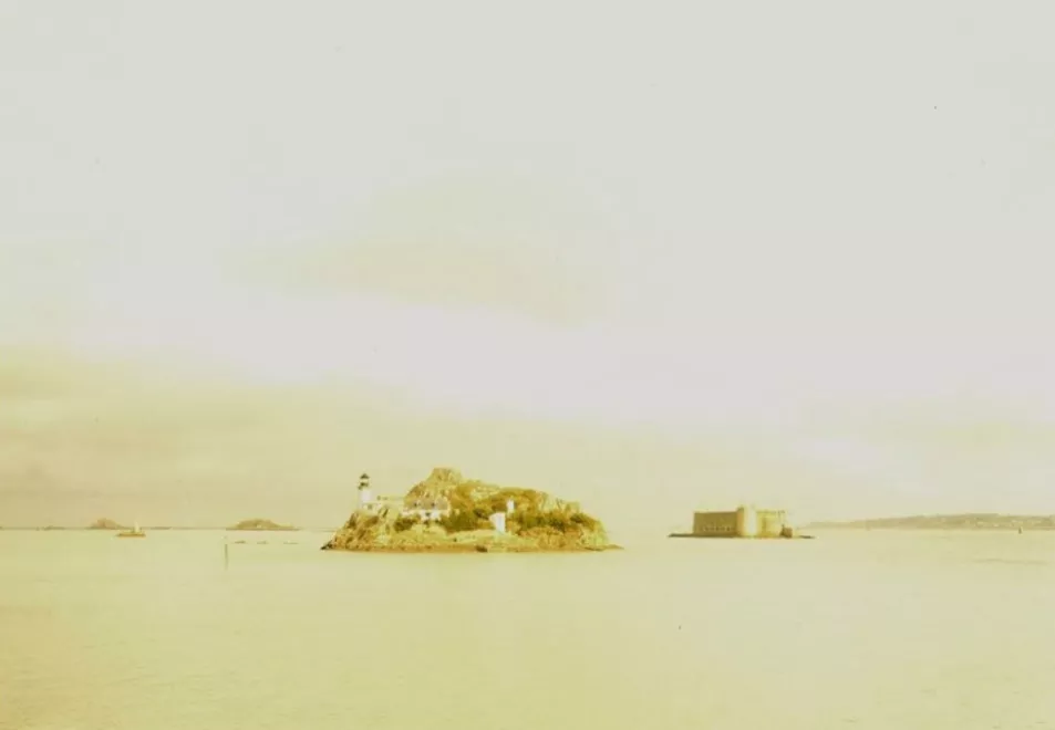 Elger Esser, 2008, Chateau du Taureau, C-print on Diasec Face, cm 184x242, ed. of 7 - © Elger Esser