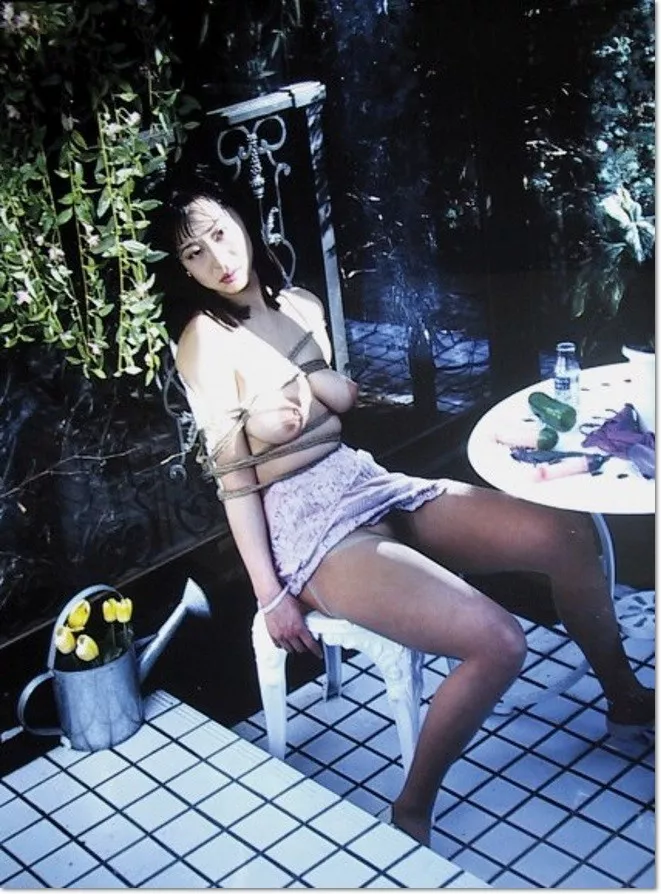 Color metallic print 61 x 50.8 cm / 24 x 20 inches