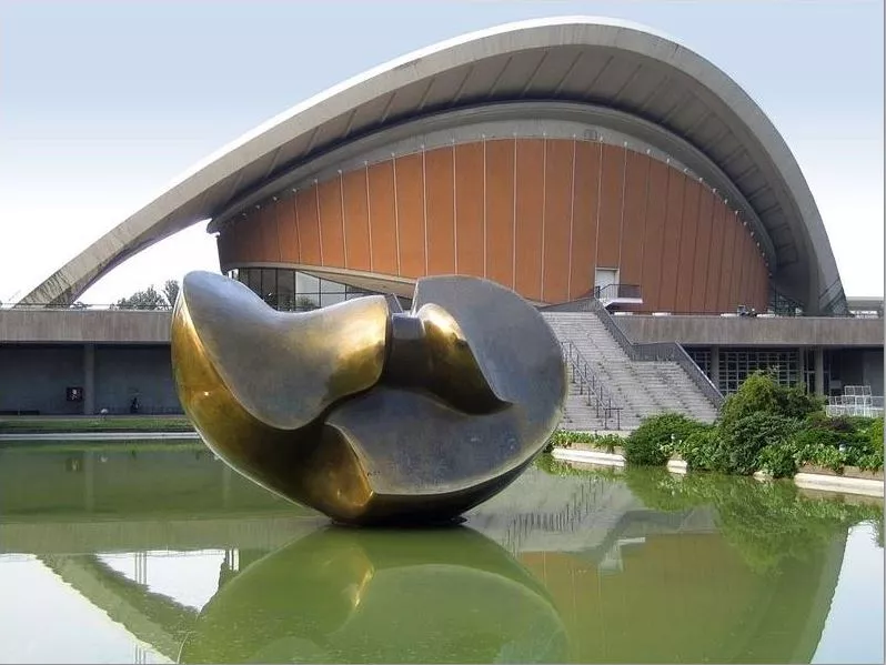 Henry Moore – Monumental Visions