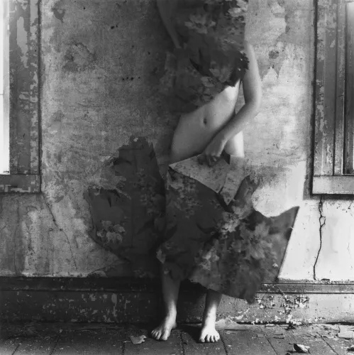Francesca Woodman, Space2, Providence, Rhode Island, 1977, © George and Betty Woodman