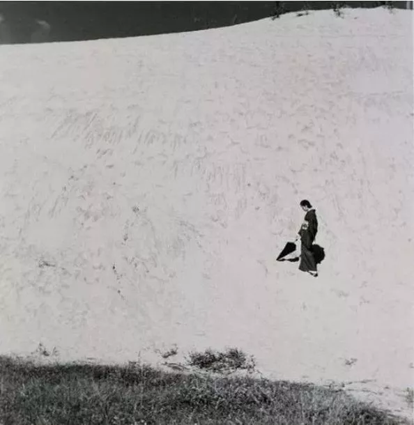 Shoyi Ueda Woman In The Dunes 2