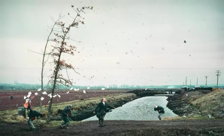 Jeff Wall – A Sudden Gust of Wind (after Hokusai)